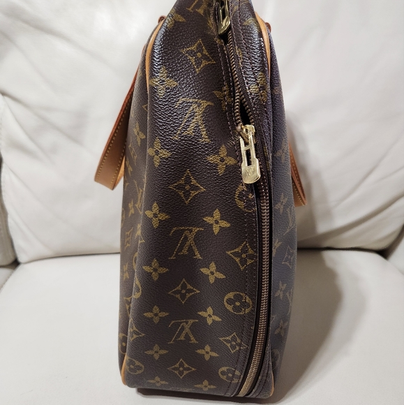 Louis Vuitton Excursion Bag - Picture 4 of 14